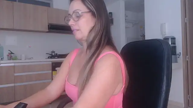 LovePaula online show from June 2026 12:49:02 AM