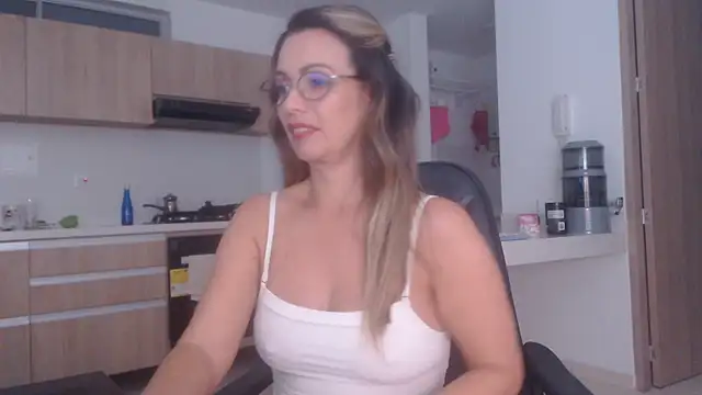 LovePaula online show from February 2026 01:48:02 AM