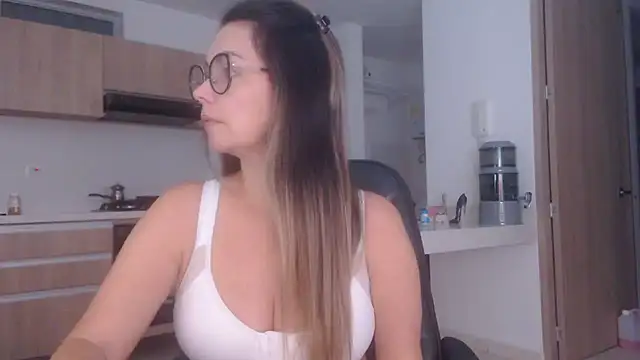 LovePaula online show from June 2026 02:16:02 AM