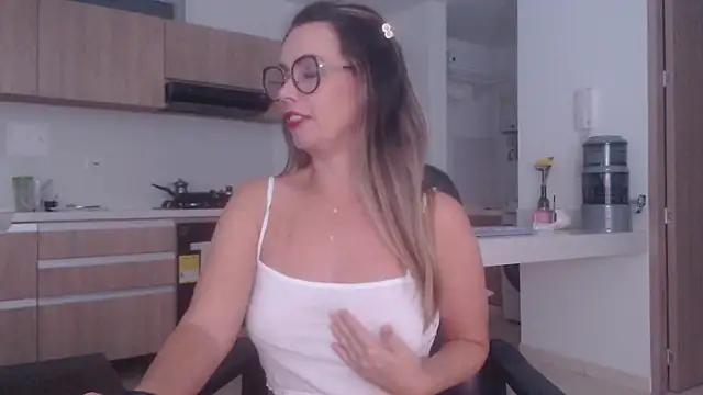 LovePaula online show from March 2026 11:12:01 PM