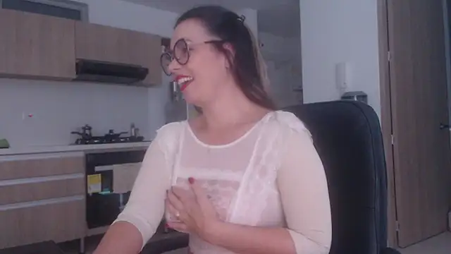 LovePaula online show from July 2026 11:44:02 AM