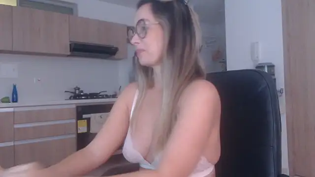 LovePaula online show from February 2026 11:05:02 AM