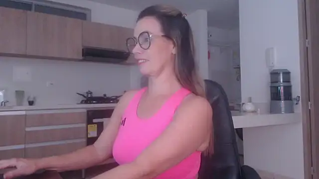 LovePaula online show from March 2026 11:28:01 PM