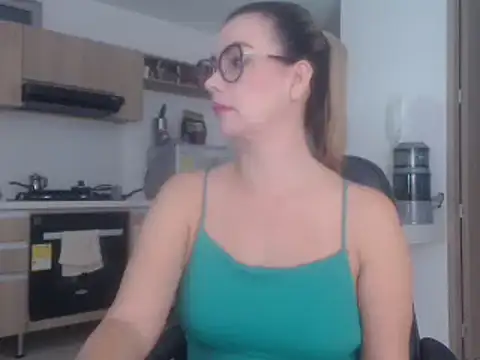 Snapshot of LovePaula chatting on March 2025 11:33:01 AM LovePaula online show from March 2025 11:33:01 AM