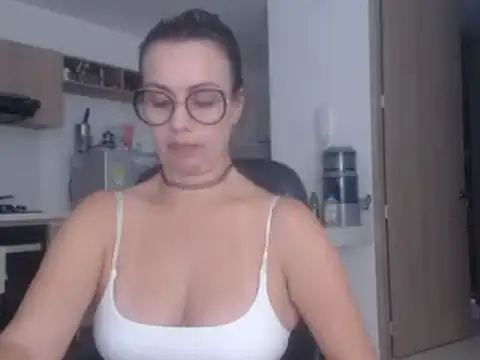 Snapshot of LovePaula chatting on February 2025 01:14:02 AM LovePaula online show from February 2025 01:14:02 AM