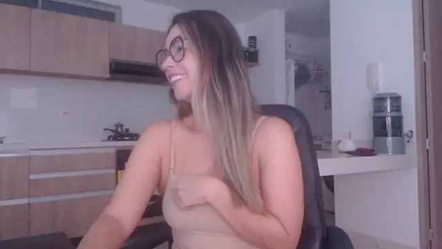 LovePaula online show from March 2026 10:46:01 AM