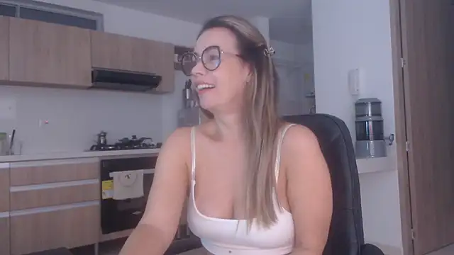 LovePaula online show from February 2026 10:33:01 AM