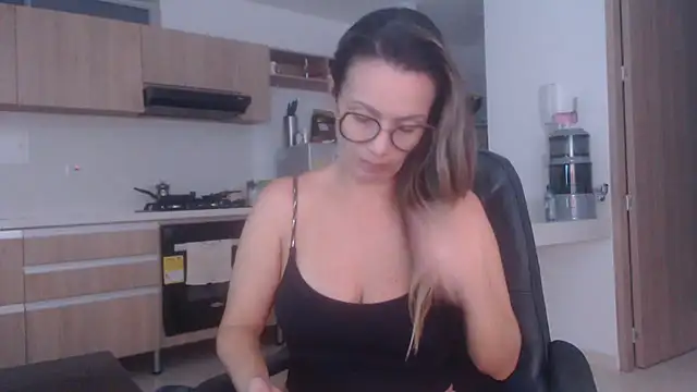 LovePaula online show from February 2026 12:11:01 AM