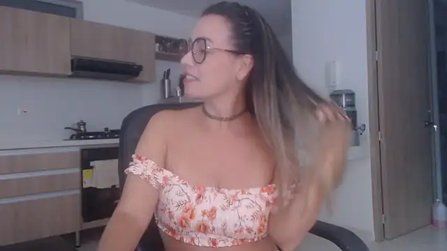 LovePaula online show from January 2026 10:59:02 PM