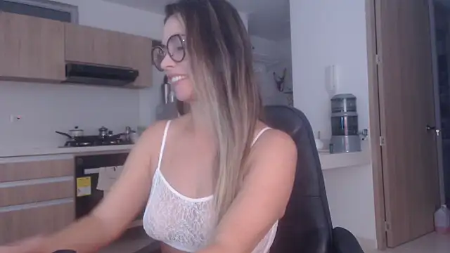 LovePaula online show from April 2026 11:16:01 AM