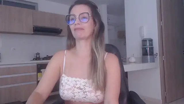 LovePaula online show from March 2026 11:33:02 AM