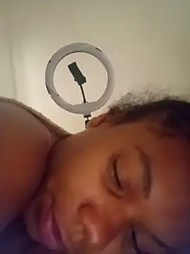 PrettahSantos online show from September 2025 02:01:01 PM