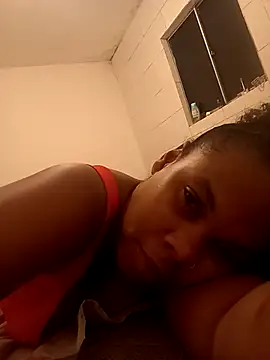 PrettahSantos online show from December 2025 12:43:02 PM