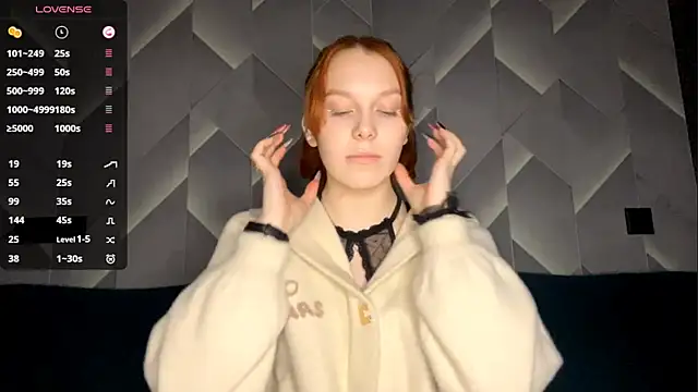 FoxLina online show from November 2025 07:35:02 PM