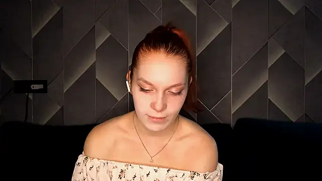 FoxLina online show from October 2025 08:09:01 PM