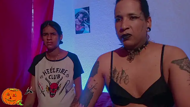 Snapshot of Couple_Moth666 chatting on October 2025 10:42:01 PM Couple Moth666 online show from October 2025 10:42:01 PM