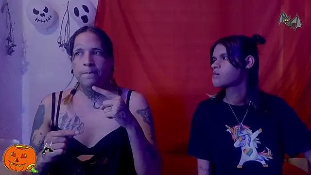 Snapshot of Couple_Moth666 chatting on October 2025 12:37:01 PM Couple Moth666 online show from October 2025 12:37:01 PM