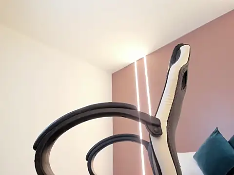 zoee zi online show from March 2026 08:25:01 PM