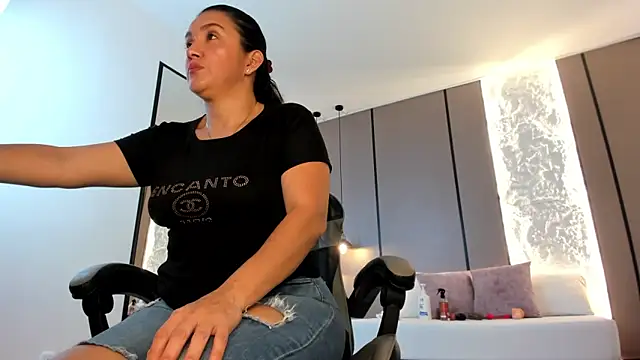 Snapshot of zoee_zi chatting on February 2026 07:36:01 PM zoee zi online show from February 2026 07:36:01 PM