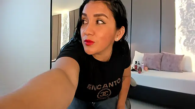 Snapshot of zoee_zi chatting on December 2025 07:35:01 PM zoee zi online show from December 2025 07:35:01 PM