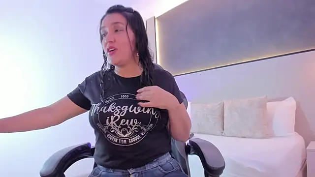 Snapshot of zoee_zi chatting on November 2025 07:07:01 PM zoee zi online show from November 2025 07:07:01 PM