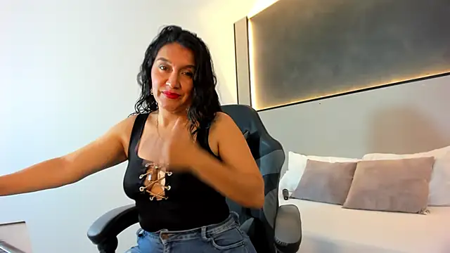 zoee zi online show from October 2025 07:16:02 PM