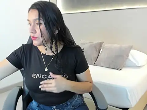 zoee zi online show from September 2025 06:58:01 PM