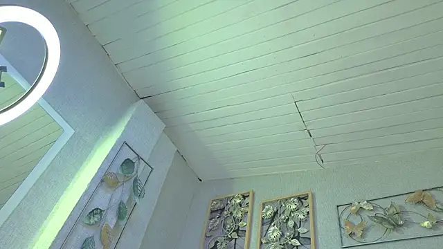 yliria010 online show from September 2025 03:13:02 AM