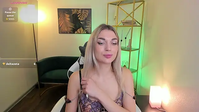 Snapshot of Alice_Cutieee chatting on October 2025 03:57:02 PM Alice Cutieee online show from October 2025 03:57:02 PM