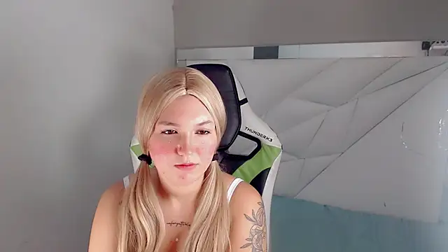 Snapshot of kathy_doll chatting on October 2025 12:24:02 AM kathy doll online show from October 2025 12:24:02 AM