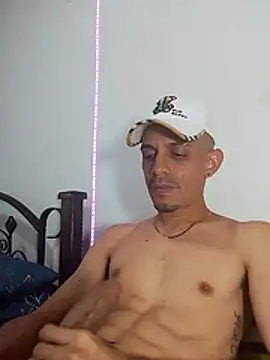 LATINO27CM online show from November 2025 10:03:02 PM