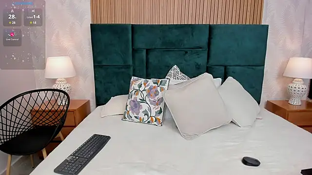 Amber kiss  online show from December 2025 06:40:01 PM