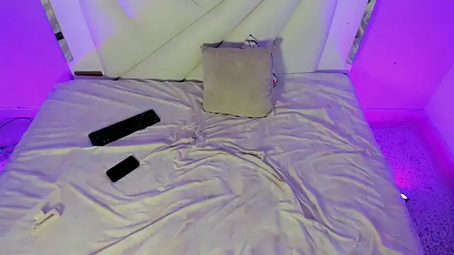 Snapshot of Isabela_saenz chatting on September 2025 05:02:01 AM Isabela saenz online show from September 2025 05:02:01 AM