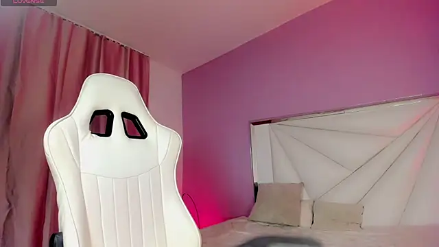 Snapshot of Isabela_saenz chatting on October 2025 03:18:01 AM Isabela saenz online show from October 2025 03:18:01 AM