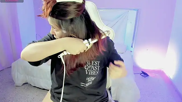 Snapshot of Isabela_saenz chatting on October 2025 03:19:01 AM Isabela saenz online show from October 2025 03:19:01 AM