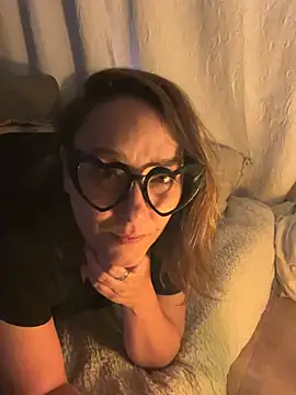 Snapshot of Reine_du_Vice84 chatting on January 2026 04:03:02 PM Reine du Vice84 online show from January 2026 04:03:02 PM