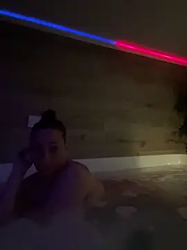 Snapshot of Reine_du_Vice84 chatting on February 2026 01:40:01 AM Reine du Vice84 online show from February 2026 01:40:01 AM