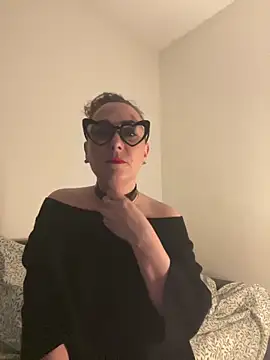 Snapshot of Reine_du_Vice84 chatting on February 2026 09:46:02 PM Reine du Vice84 online show from February 2026 09:46:02 PM