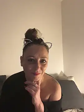 Snapshot of Reine_du_Vice84 chatting on February 2026 08:25:01 AM Reine du Vice84 online show from February 2026 08:25:01 AM