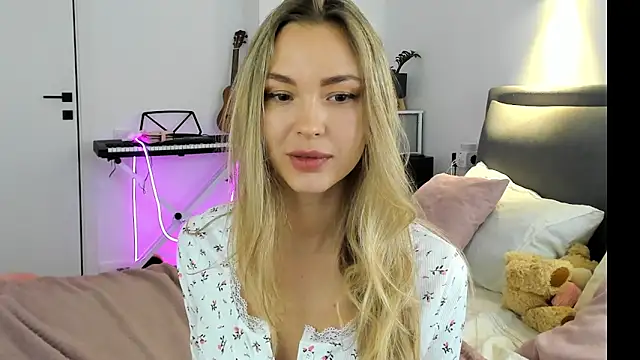 Snapshot of Kelly__Gray chatting on April 2026 07:15:02 PM Kelly Gray online show from April 2026 07:15:02 PM