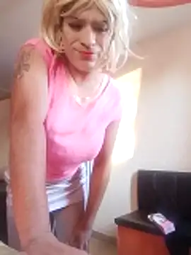 transreyna online show from November 2025 11:30:01 PM