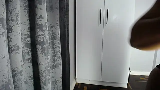 Juiceybileh online show from October 2025 08:06:02 PM