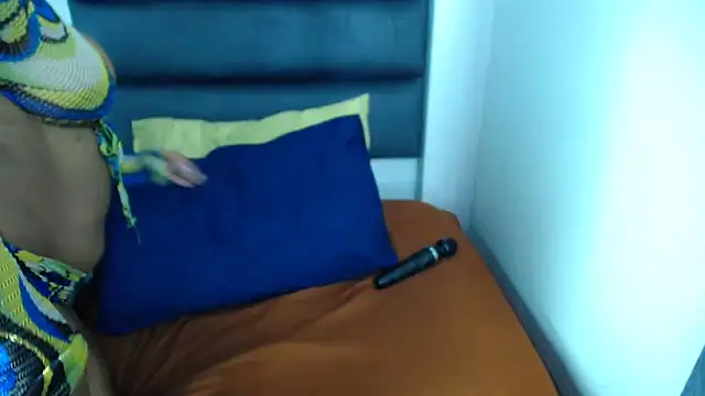 Juiceybileh online show from November 2025 09:42:02 AM