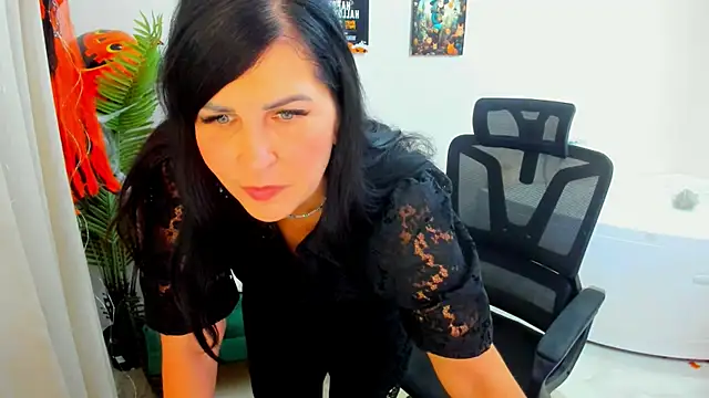 Snapshot of Moon_Veloure1 chatting on October 2025 04:01:01 AM Moon Veloure1 online show from October 2025 04:01:01 AM