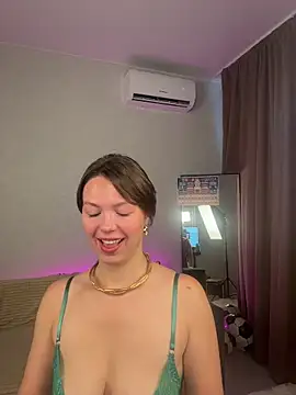Snapshot of EllaCanny chatting on June 2026 05:05:01 AM EllaCanny online show from June 2026 05:05:01 AM