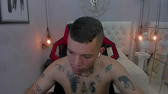 wildthor26 online show from October 2025 04:35:02 AM