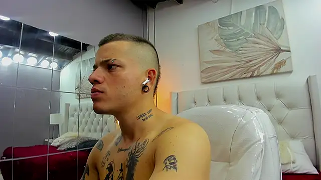 Snapshot of wildthor26 chatting on February 2026 04:35:01 AM wildthor26 online show from February 2026 04:35:01 AM