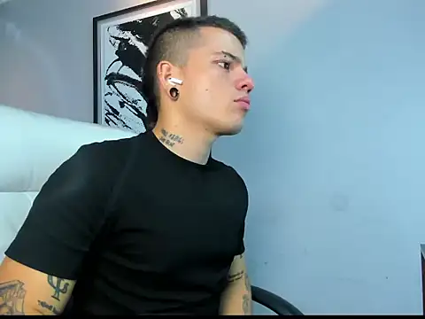 wildthor26 online show from September 2025 02:06:02 AM