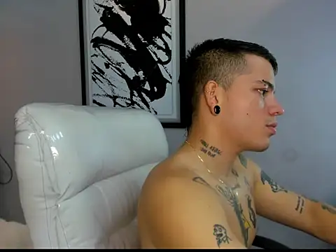 wildthor26 online show from October 2025 04:50:01 AM