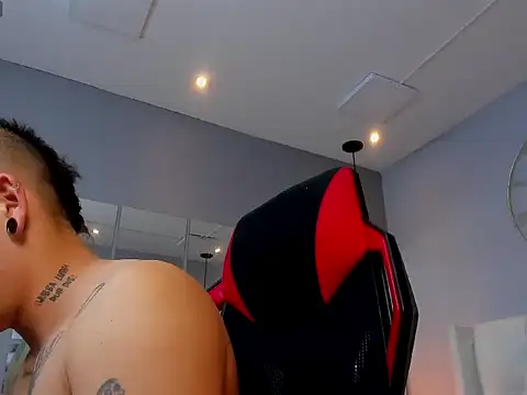 wildthor26 online show from October 2025 06:04:01 AM